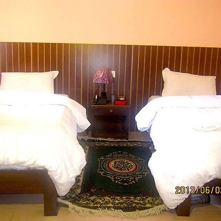 Hotel Half Moon ポカラ エクステリア 写真